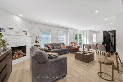 133 Heathwood Heights Drive, Aurora, ON