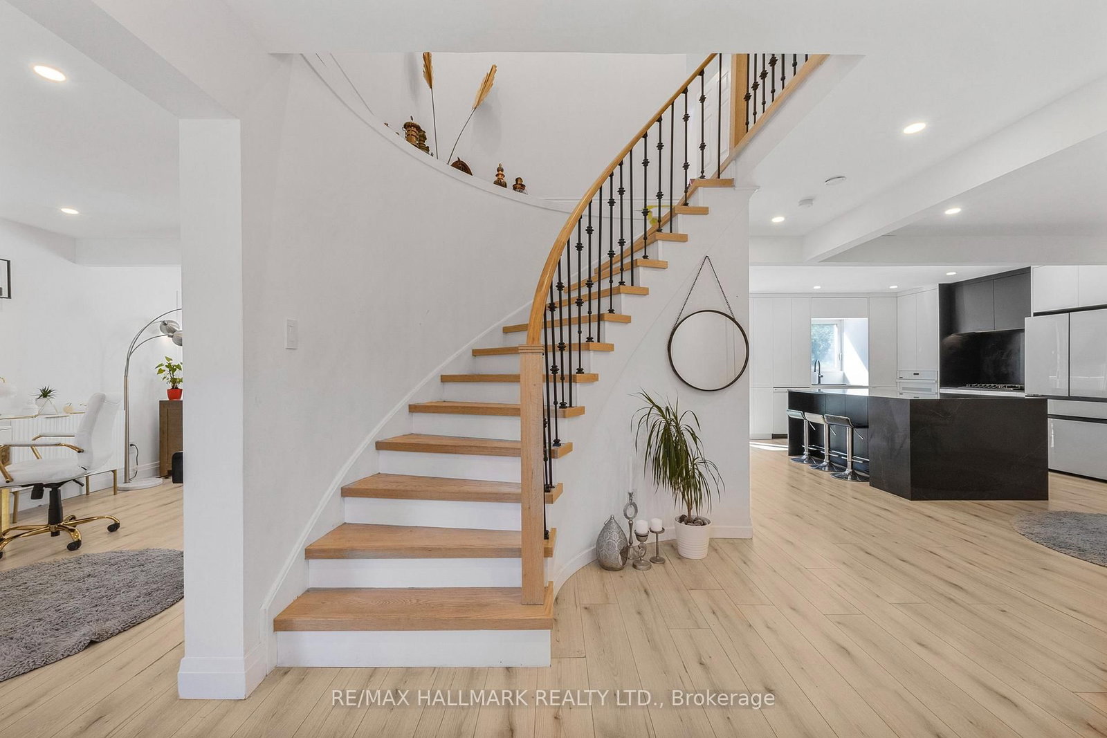 133 Heathwood Heights Drive • Aurora, ON photo 6