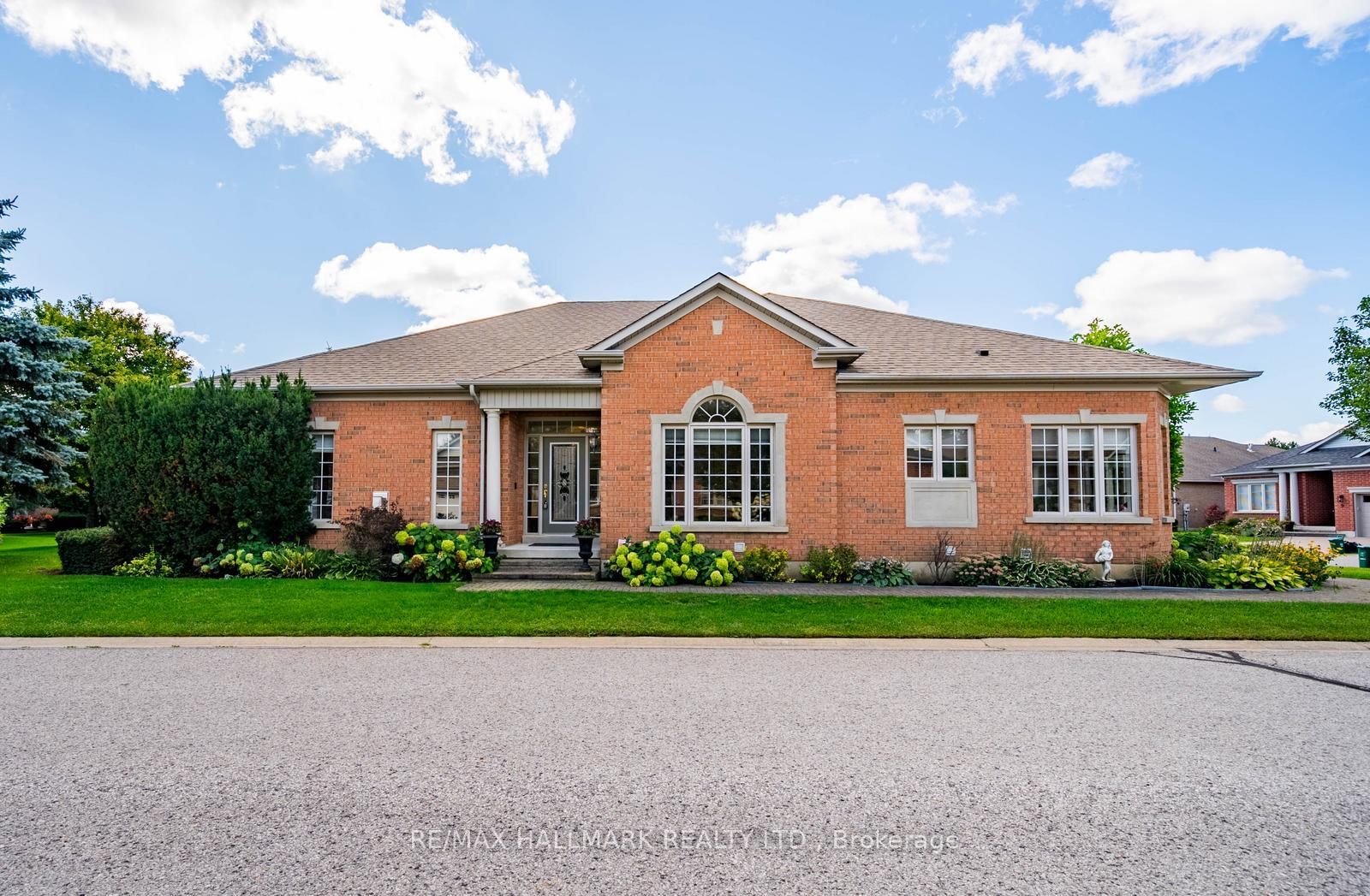 10 Vardon Gate • Whitchurch-Stouffville, ON photo 1