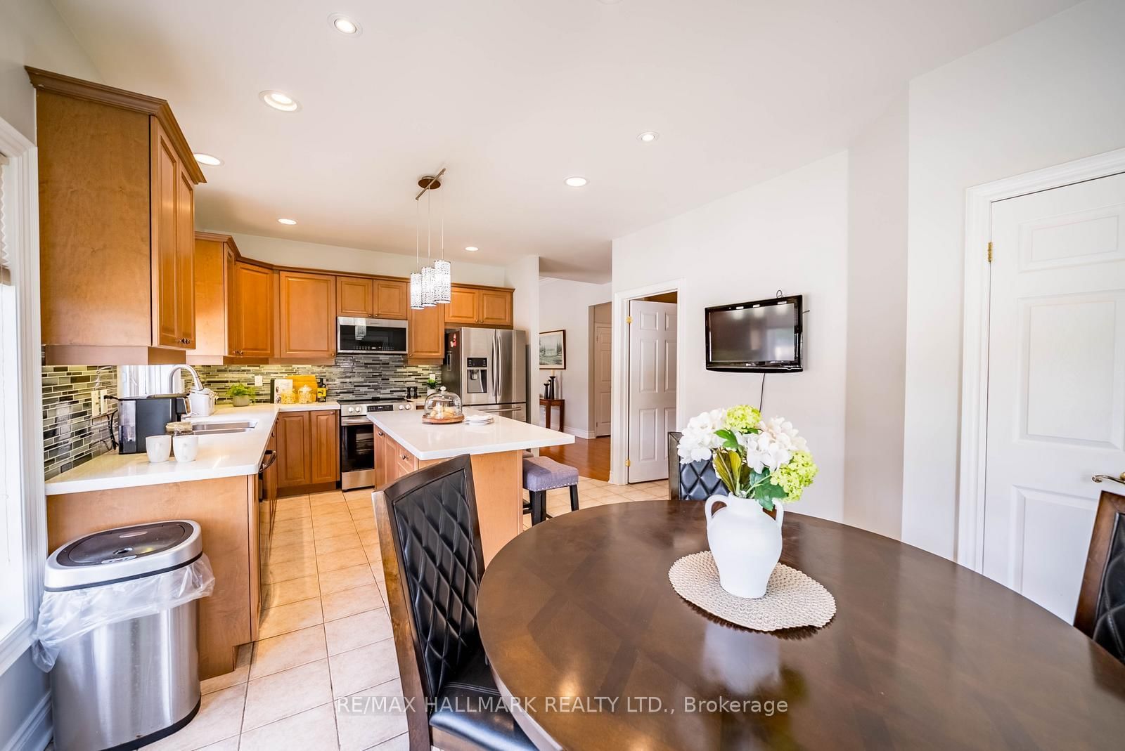 10 Vardon Gate • Whitchurch-Stouffville, ON photo 17