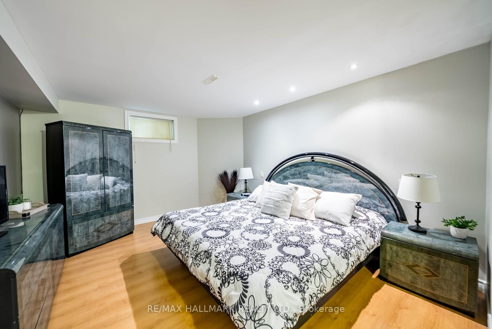 10 Vardon Gate • Whitchurch-Stouffville, ON photo 32