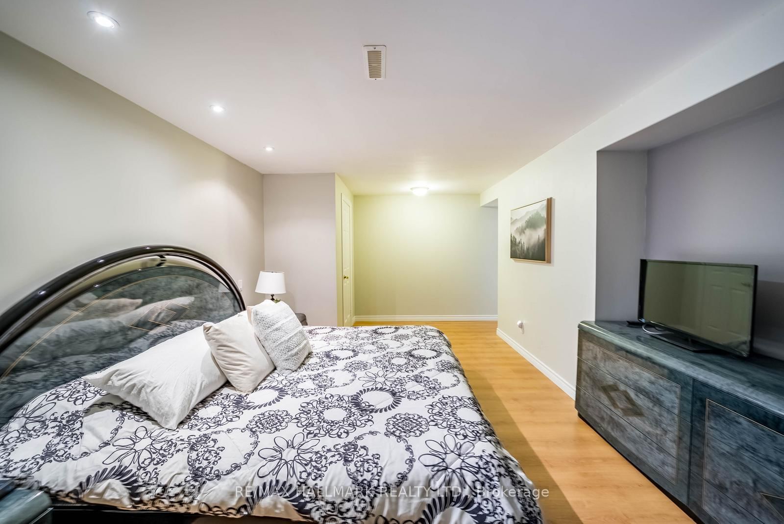 10 Vardon Gate • Whitchurch-Stouffville, ON photo 33