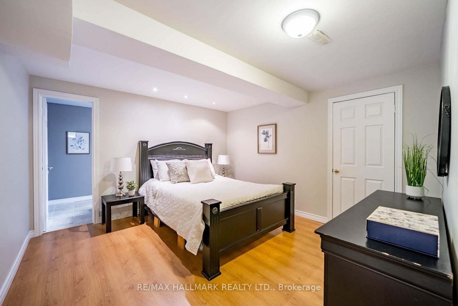 10 Vardon Gate • Whitchurch-Stouffville, ON photo 35