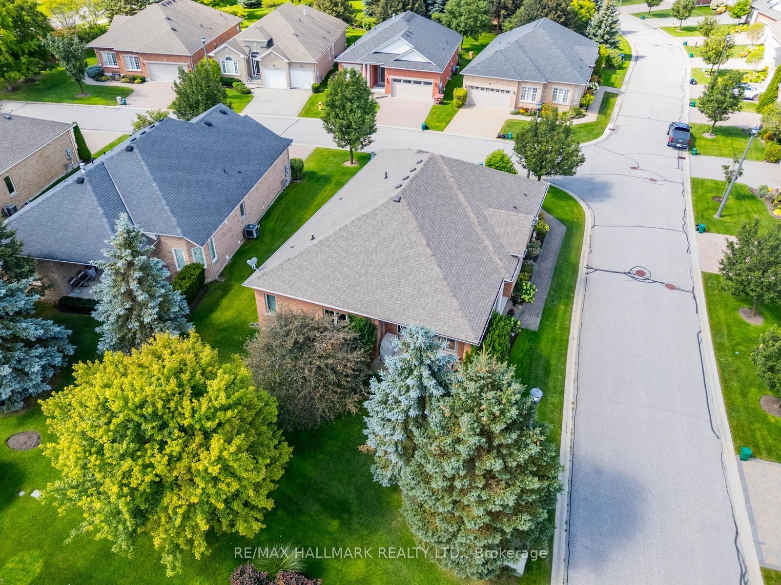 10 Vardon Gate • Whitchurch-Stouffville, ON photo 43