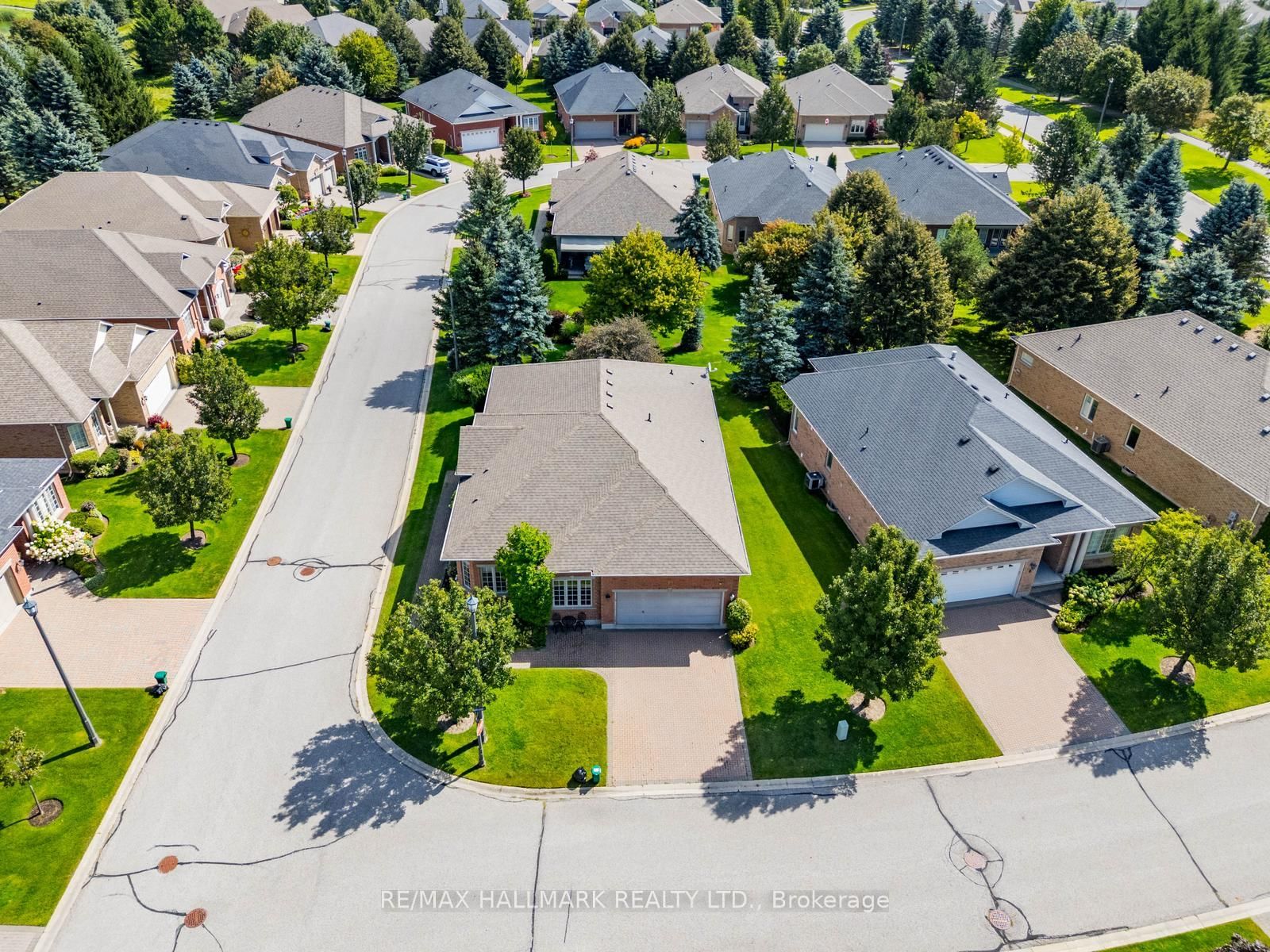 10 Vardon Gate • Whitchurch-Stouffville, ON photo 44