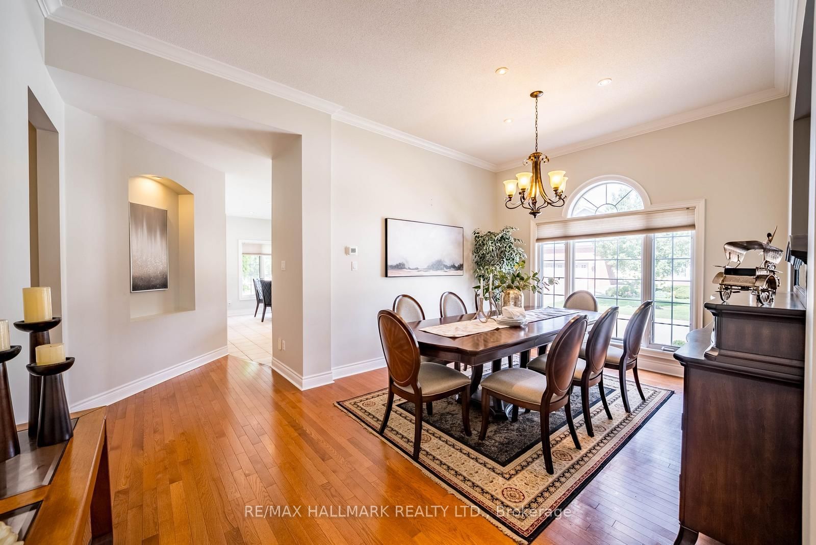 10 Vardon Gate • Whitchurch-Stouffville, ON photo 8