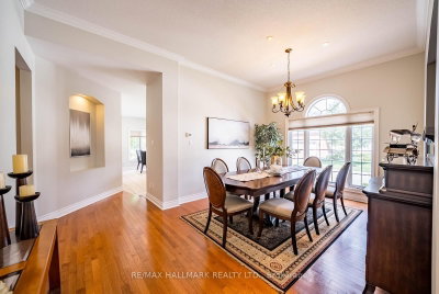 10 Vardon Gate • Whitchurch-Stouffville, ON photo 8