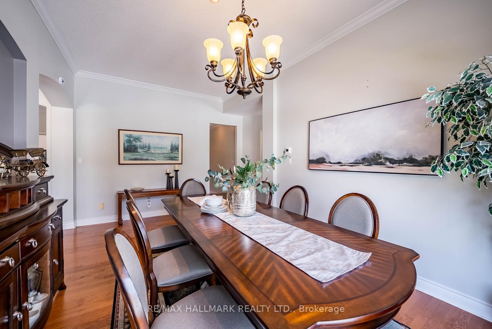 10 Vardon Gate • Whitchurch-Stouffville, ON photo 9