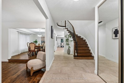 122 Colvin Crescent • Vaughan, ON photo 4