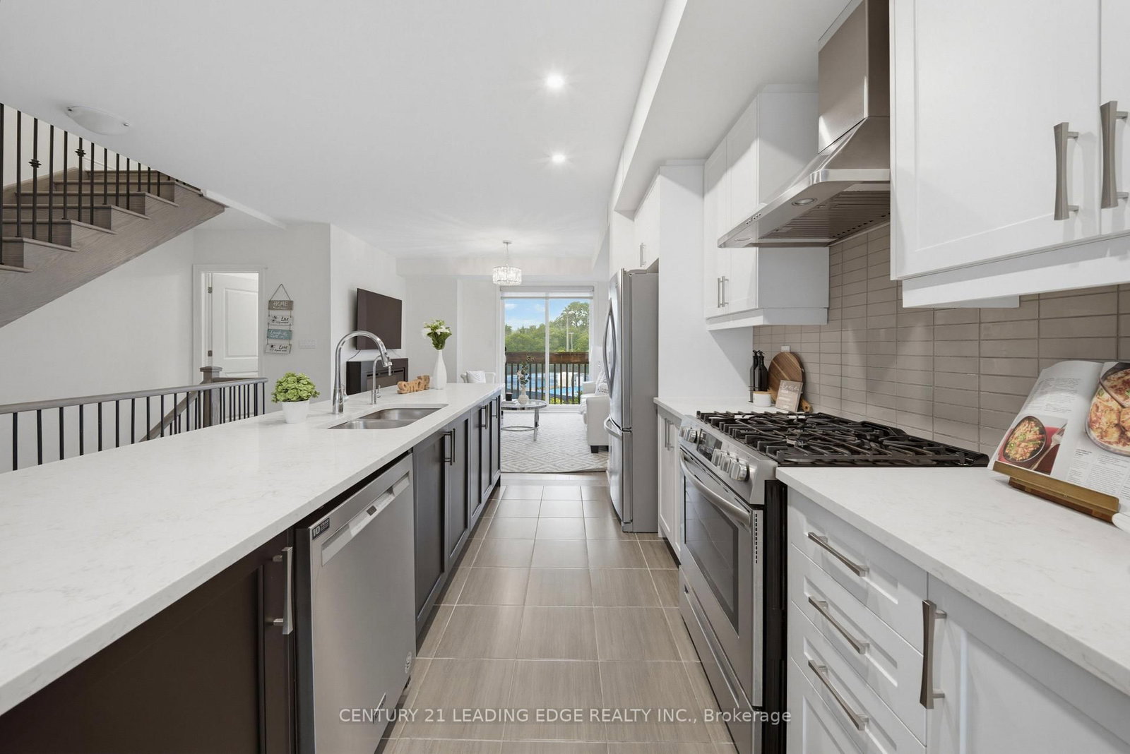 332 Laplante Street • Newmarket, ON photo 14