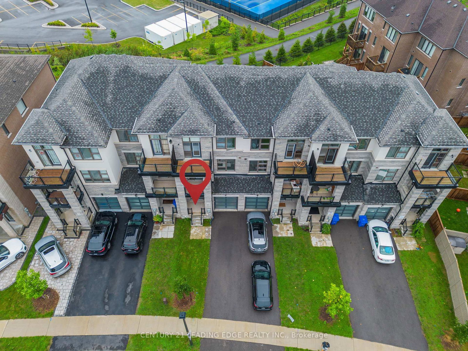 332 Laplante Street • Newmarket, ON photo 3