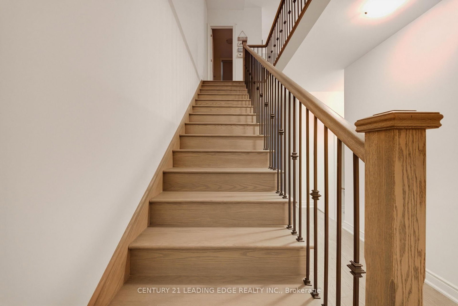 332 Laplante Street • Newmarket, ON photo 9