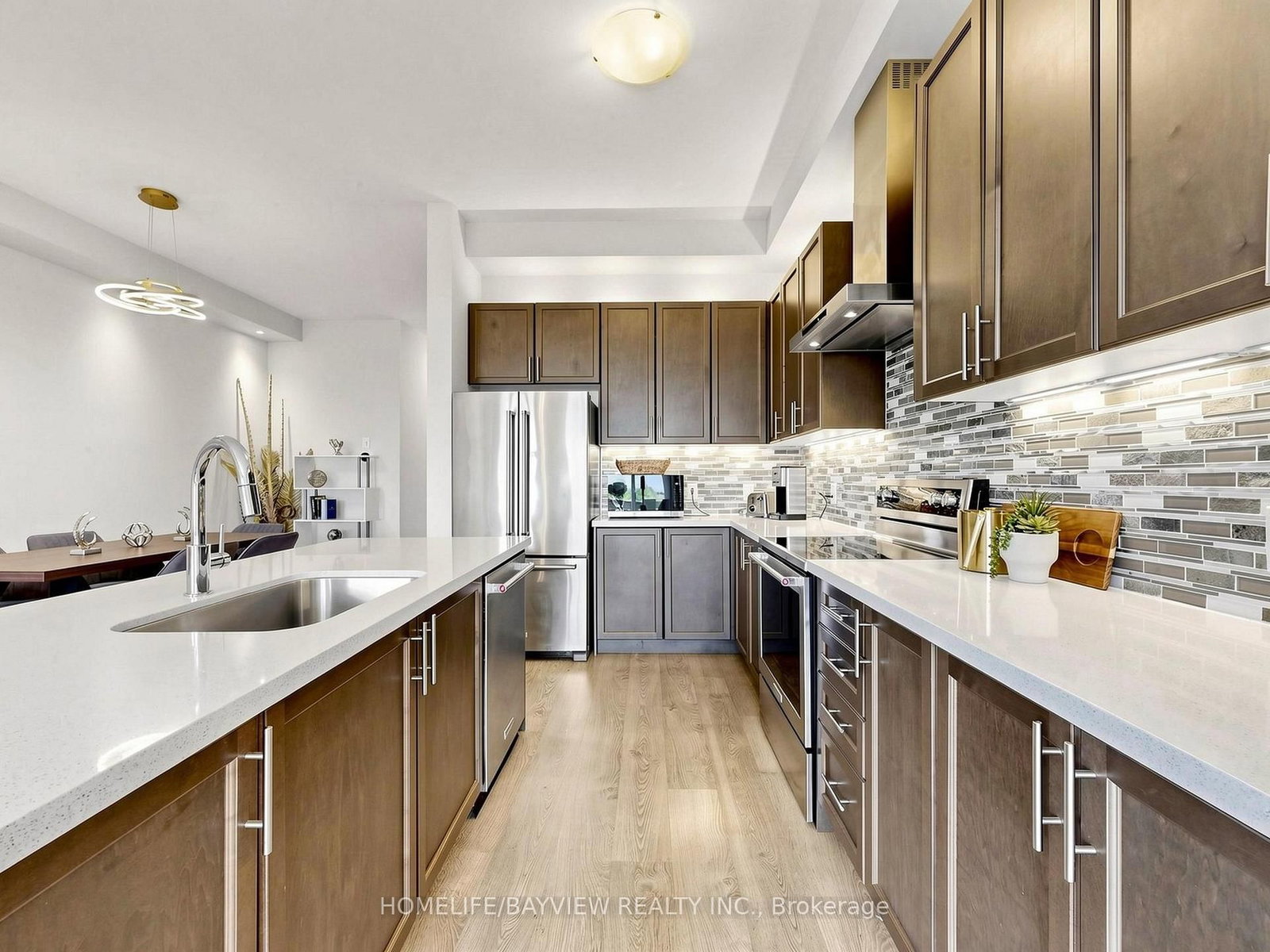 240 Elyse Court • Aurora, ON photo 14
