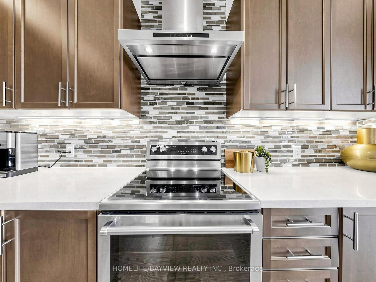 240 Elyse Court • Aurora, ON photo 15