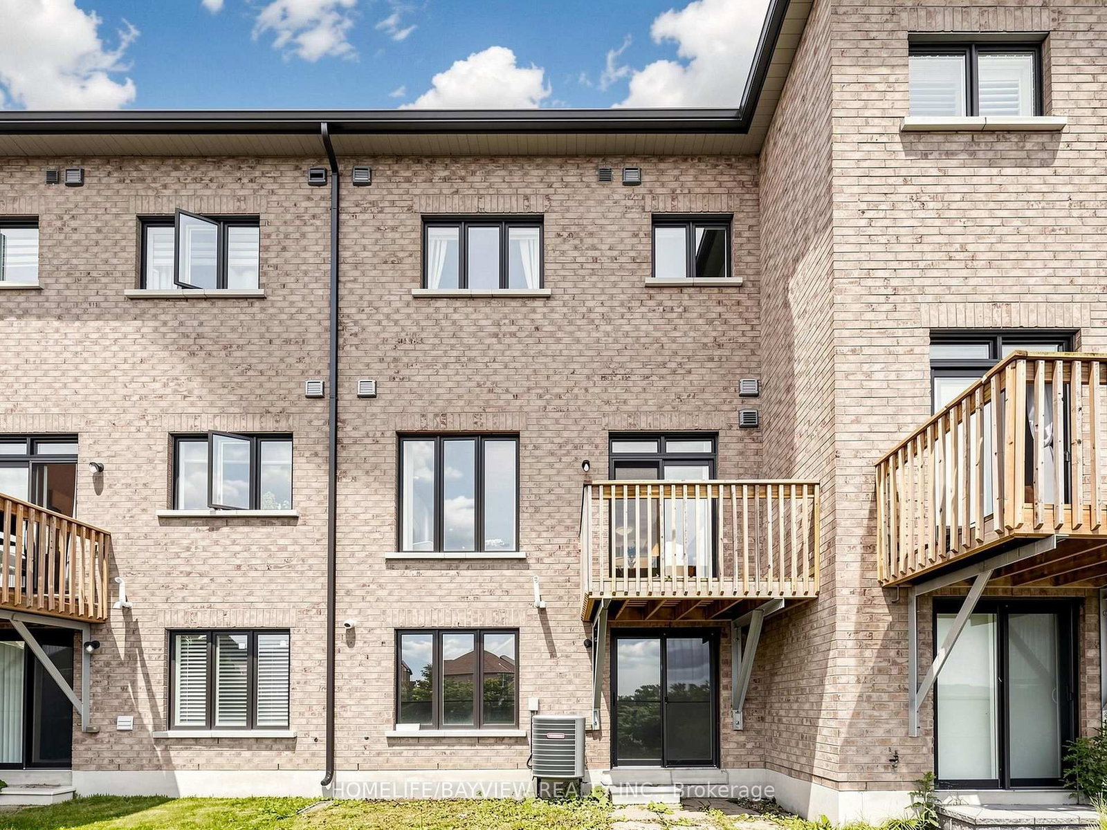 240 Elyse Court • Aurora, ON photo 37