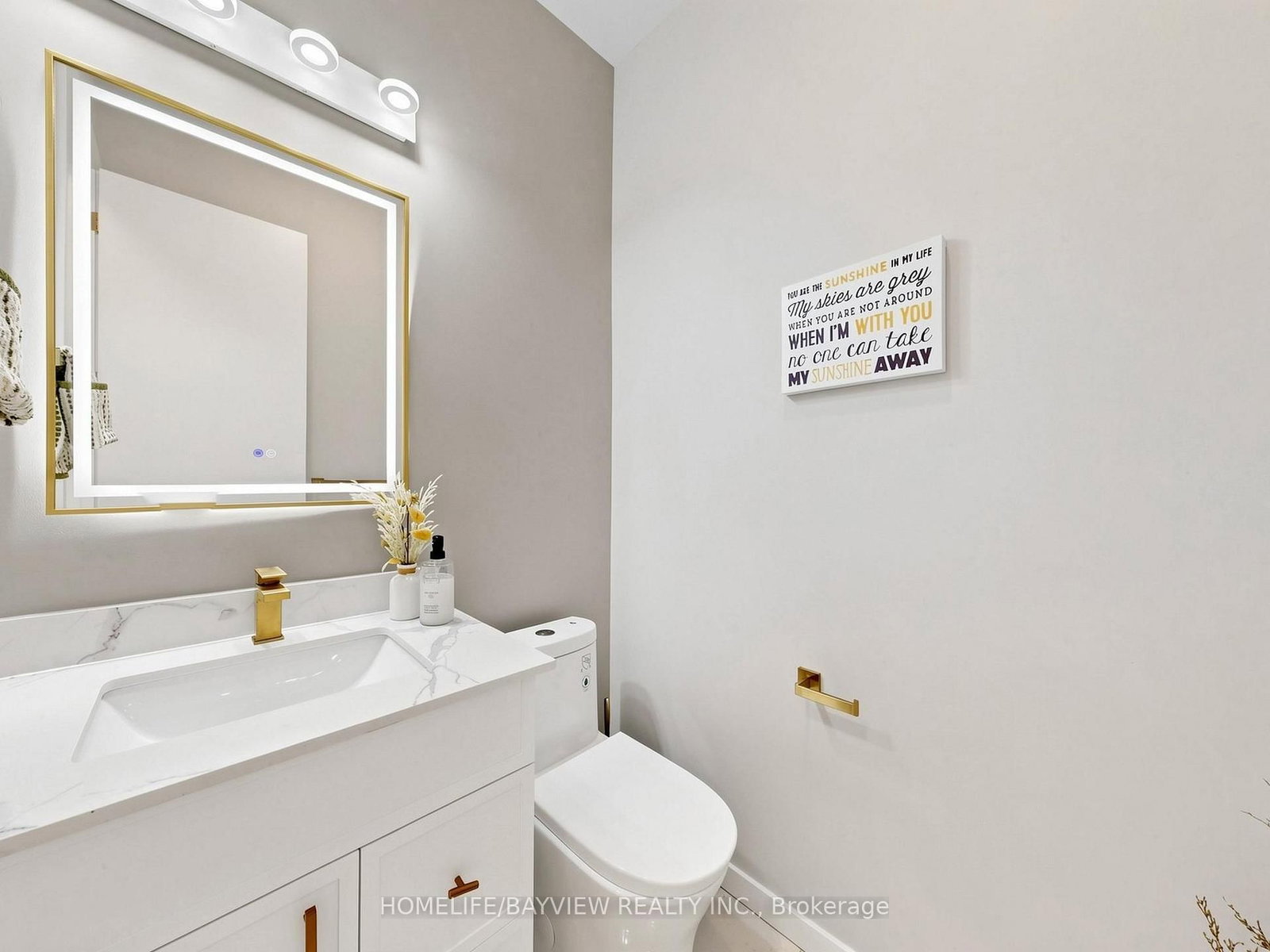 240 Elyse Court • Aurora, ON photo 6