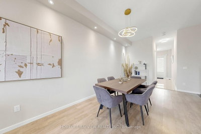 240 Elyse Court • Aurora, ON photo 7