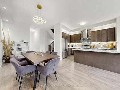 240 Elyse Court • Aurora, ON photo 9