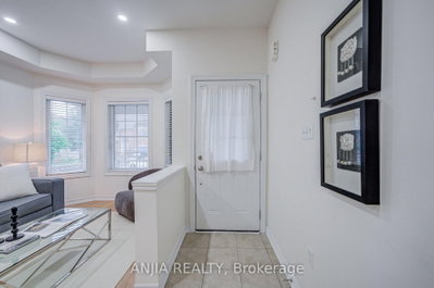 719 Hammersly Boulevard • Markham, ON photo 3