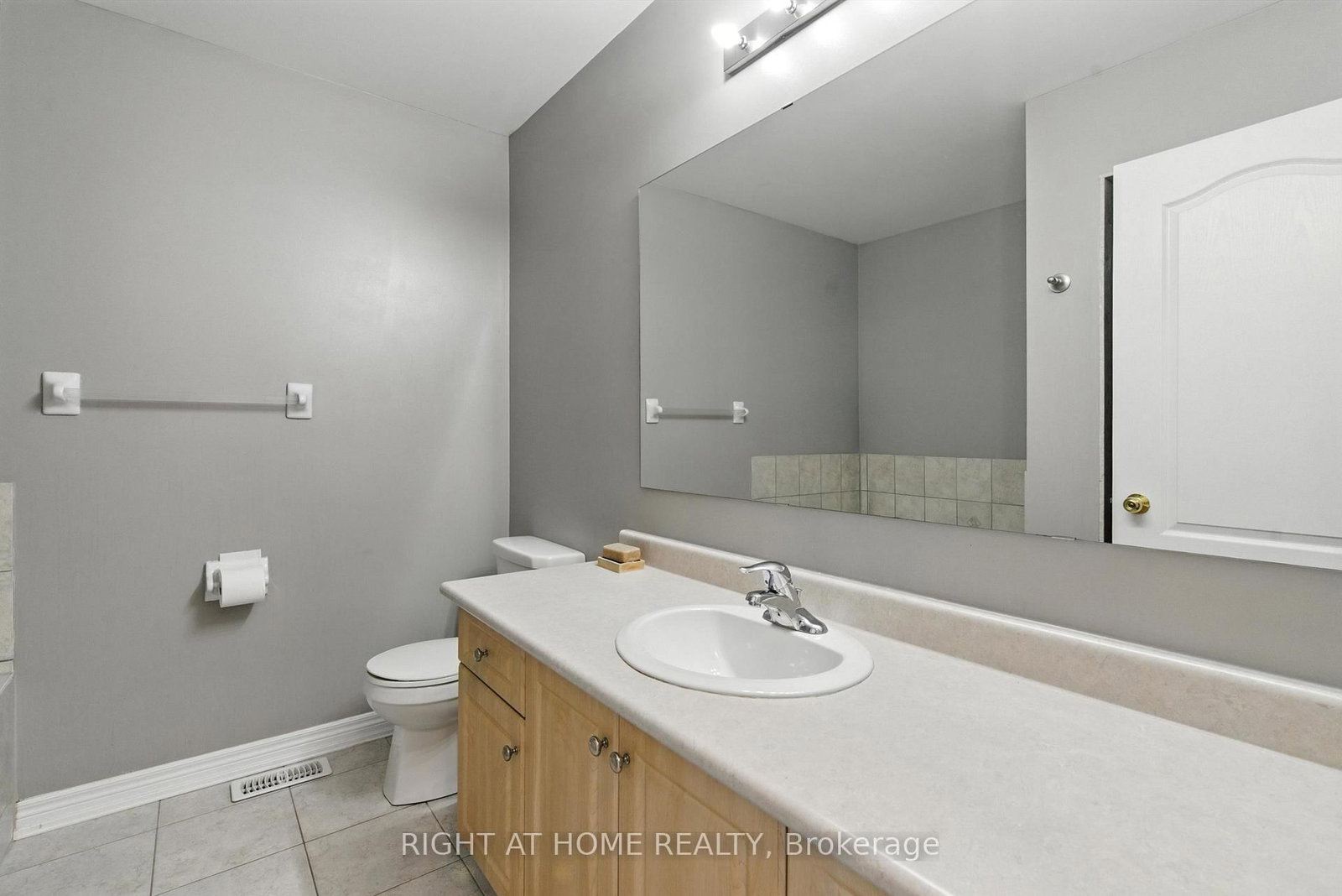 215 Canada Drive • Vaughan, ON photo 19