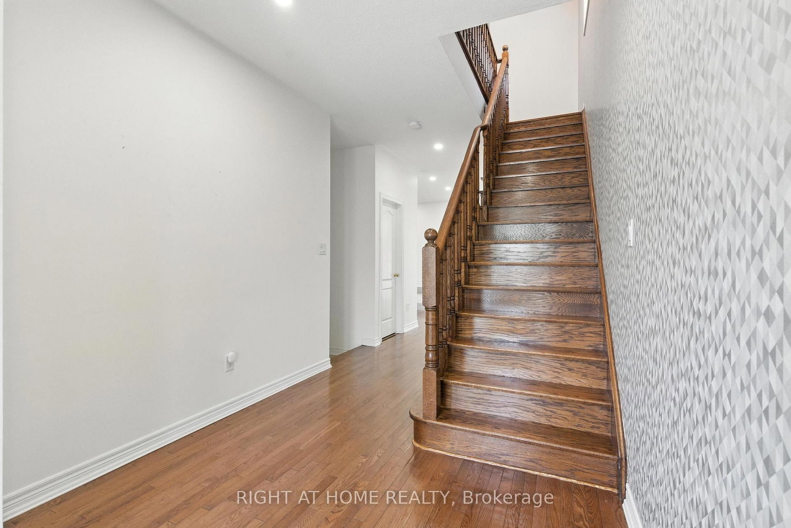 215 Canada Drive • Vaughan, ON photo 5