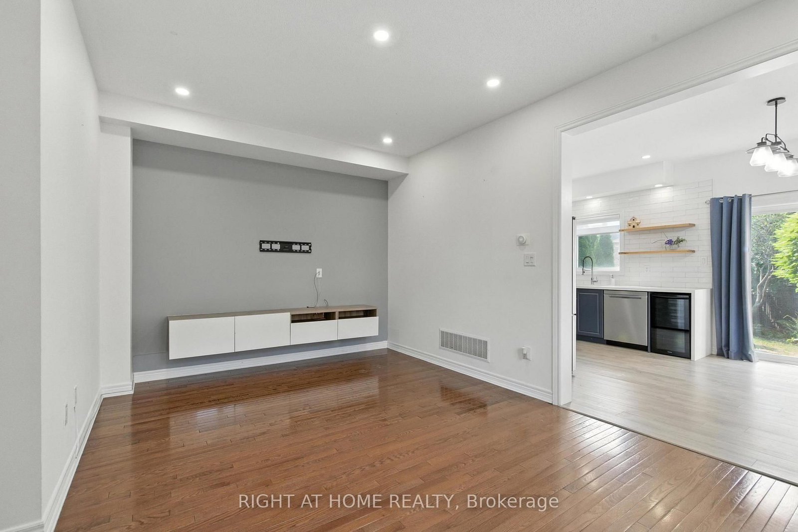 215 Canada Drive • Vaughan, ON photo 7
