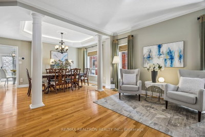 9 Kimono Crescent • Richmond Hill, ON photo 6