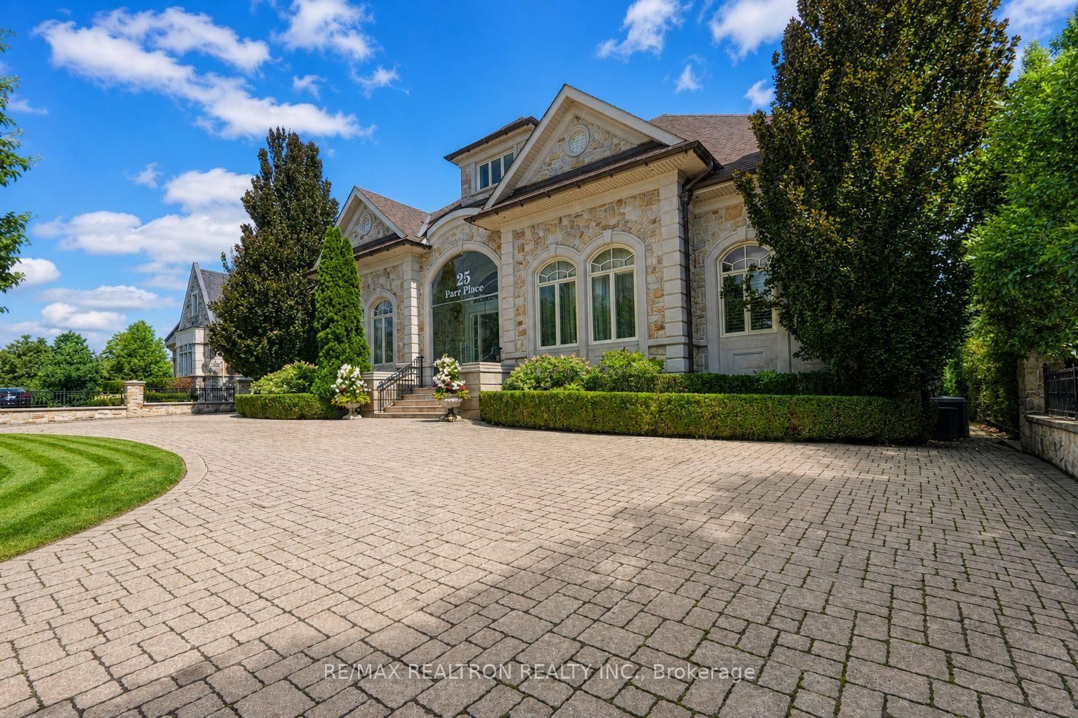 25 Parr Place • Vaughan, ON photo 3