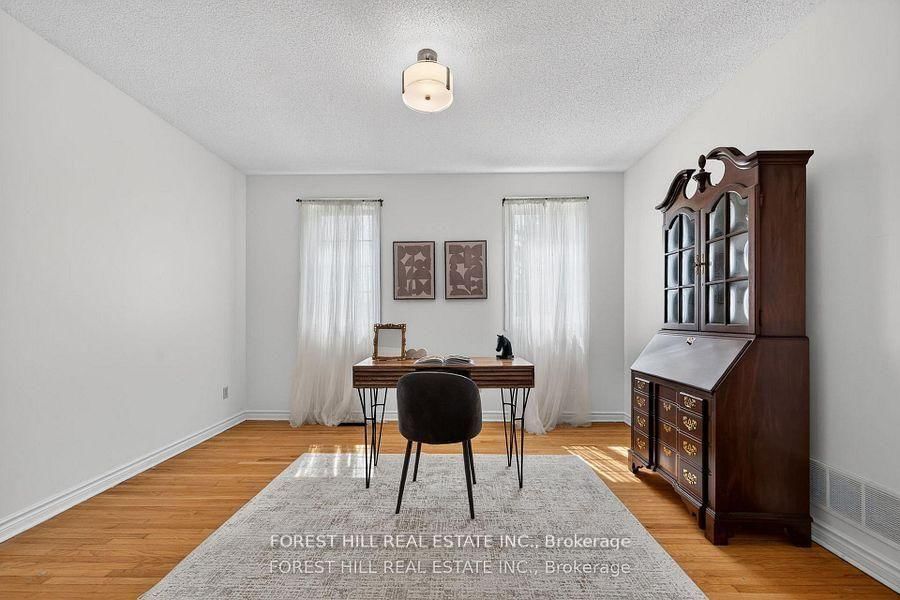 2 Regent Street • Richmond Hill, ON photo 6