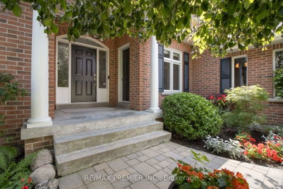 19 Stockdale Crescent • Richmond Hill, ON photo 4