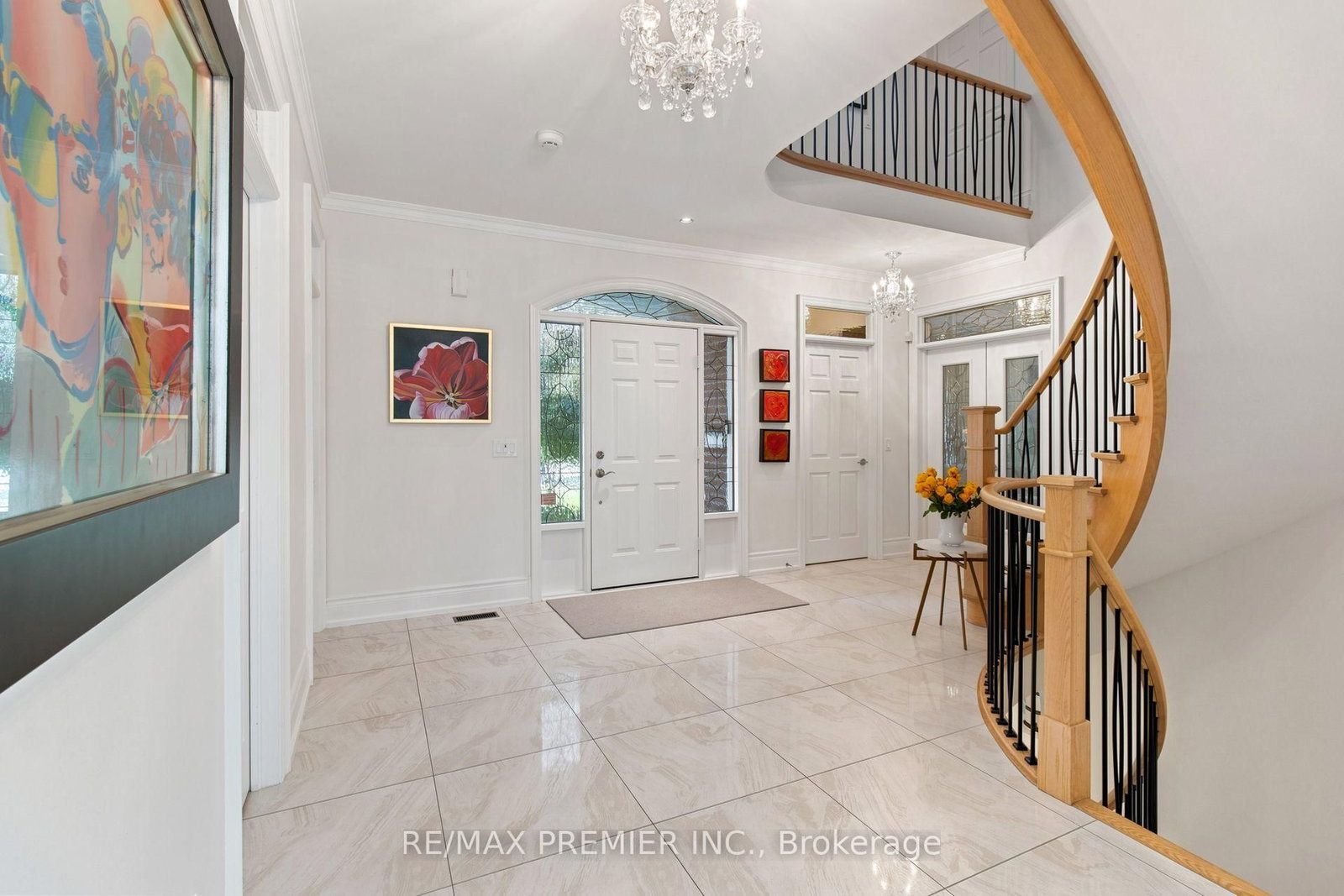 19 Stockdale Crescent • Richmond Hill, ON photo 5