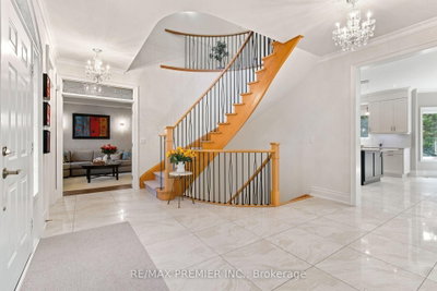 19 Stockdale Crescent • Richmond Hill, ON photo 6