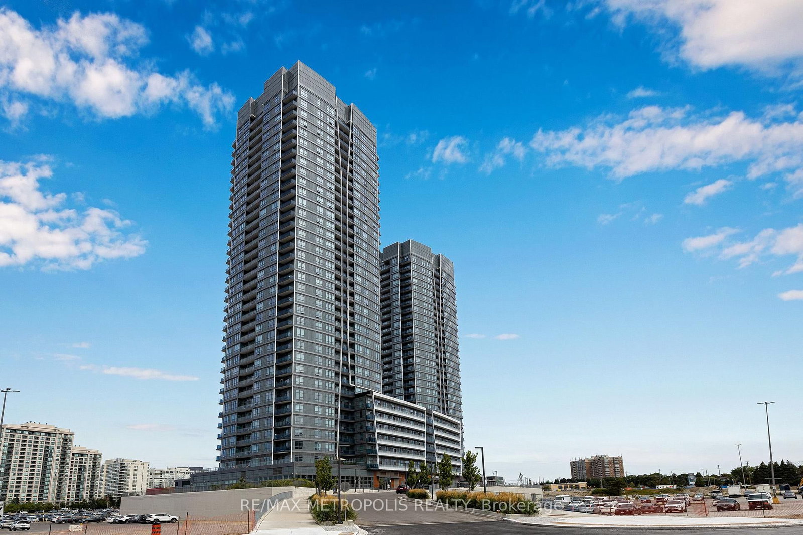 30 Upper Mall Way • #2504 • Vaughan, ON photo 1