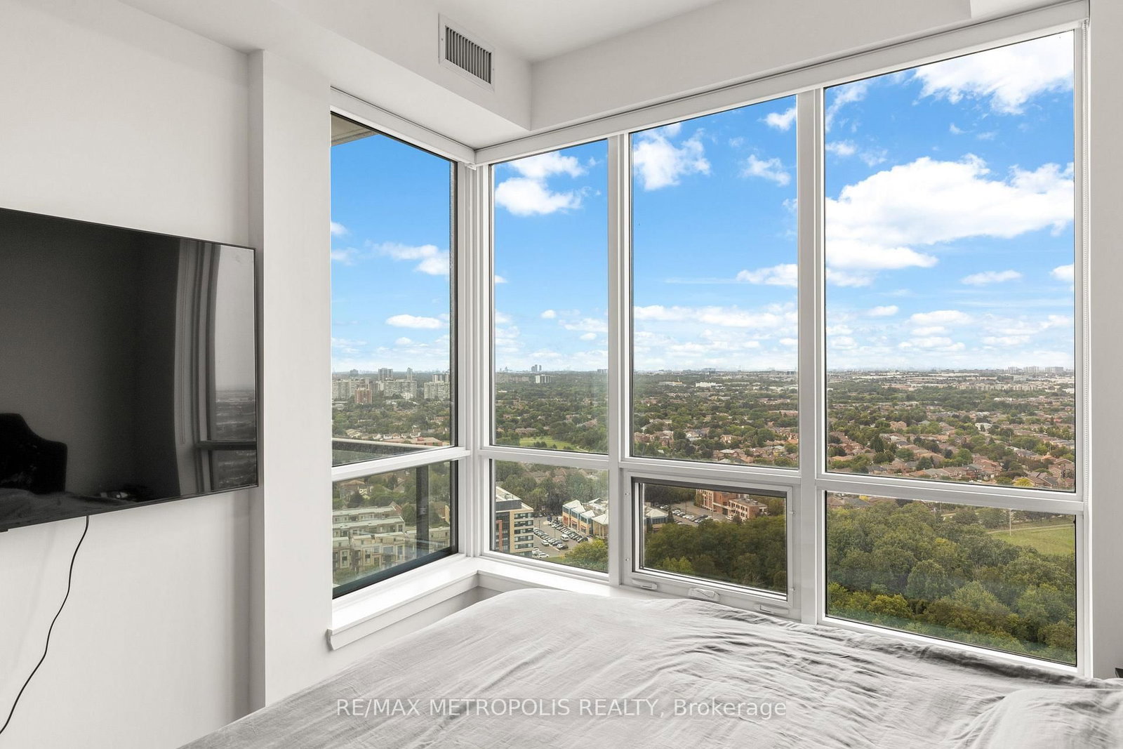 30 Upper Mall Way • #2504 • Vaughan, ON photo 23