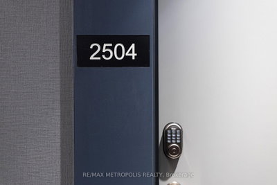 30 Upper Mall Way • #2504 • Vaughan, ON photo 5