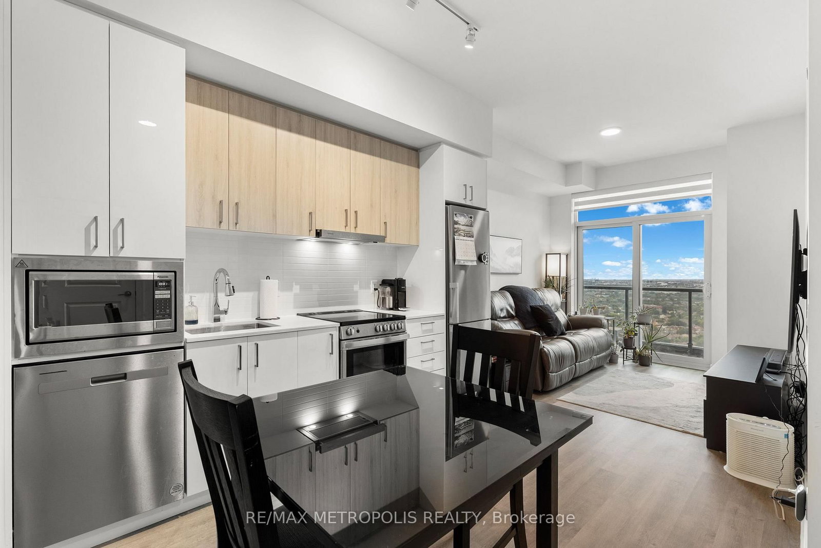 30 Upper Mall Way • #2504 • Vaughan, ON photo 7