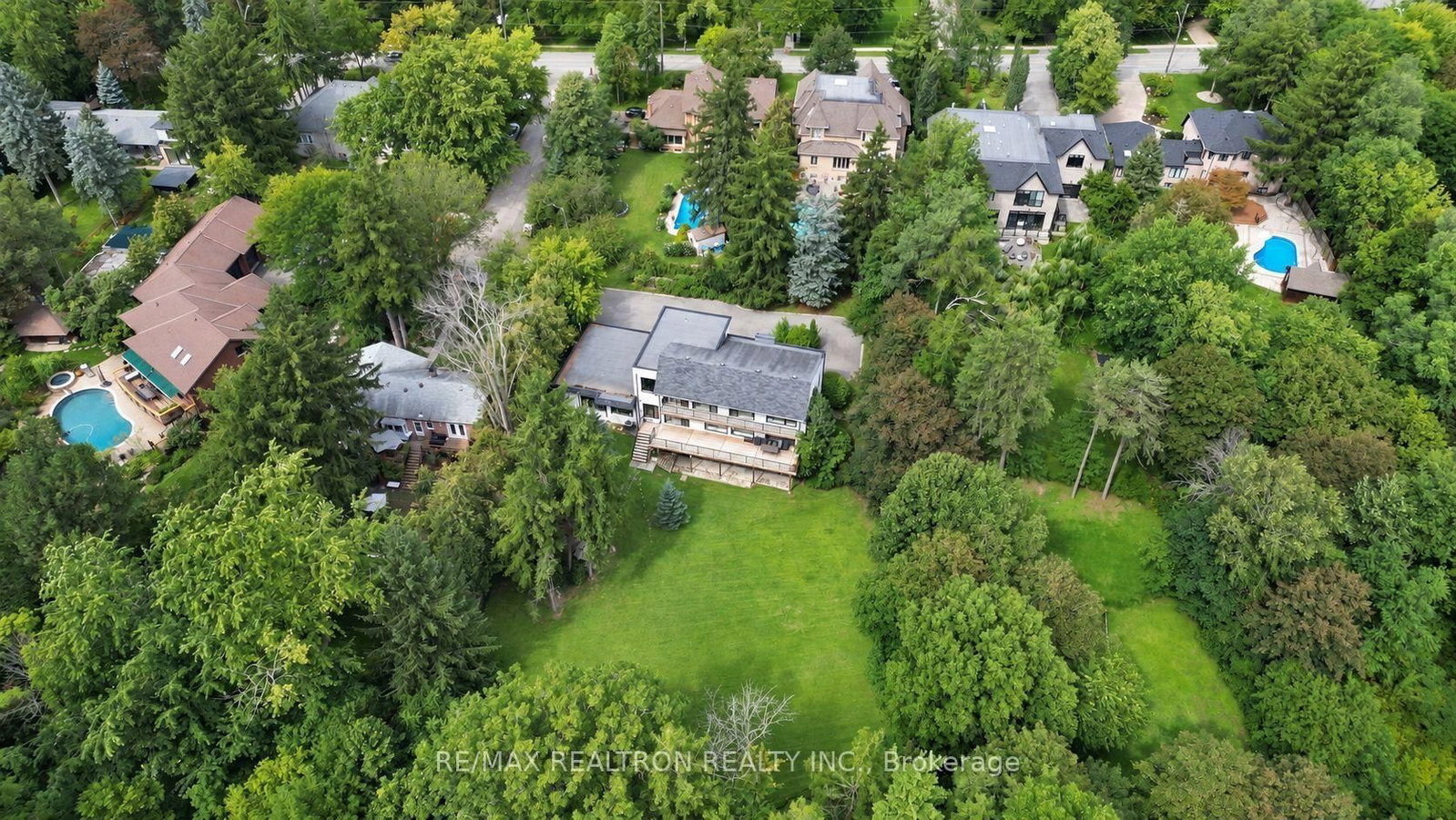 7 Albion Close • Markham, ON photo 3