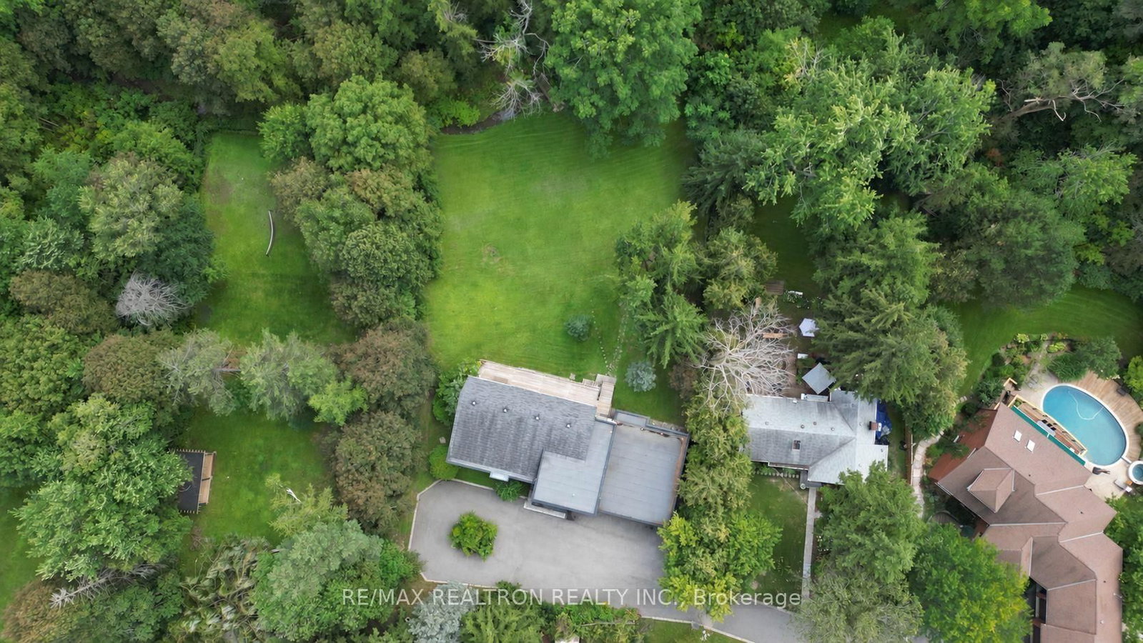 7 Albion Close • Markham, ON photo 4
