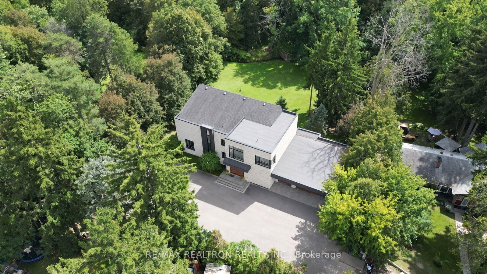 7 Albion Close • Markham, ON photo 5