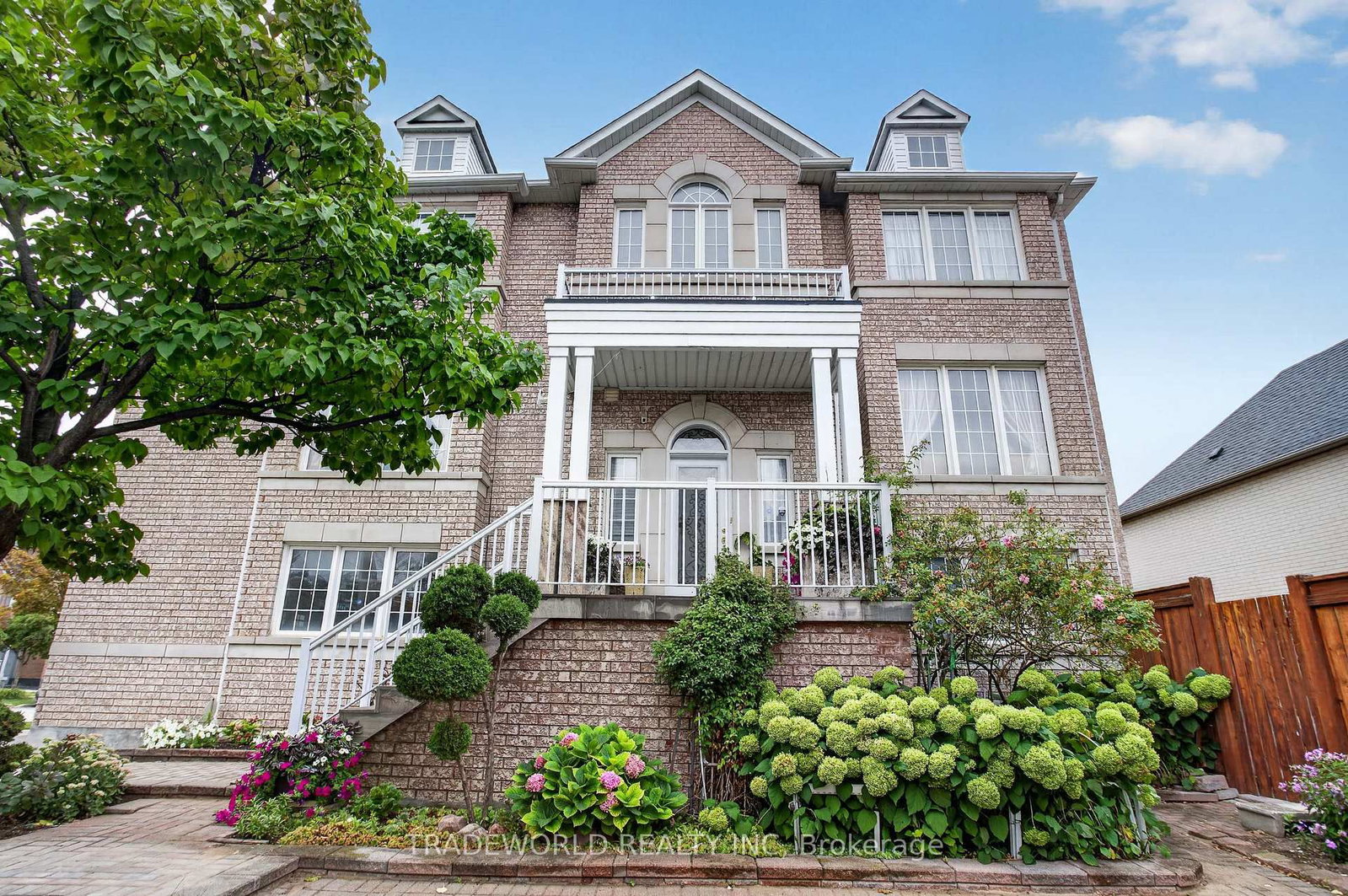 68 Grand Valley Boulevard • Vaughan, ON photo 2