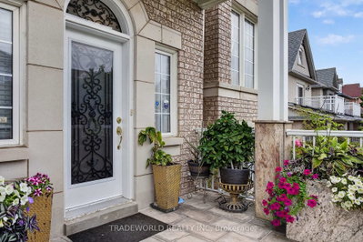 68 Grand Valley Boulevard • Vaughan, ON photo 4