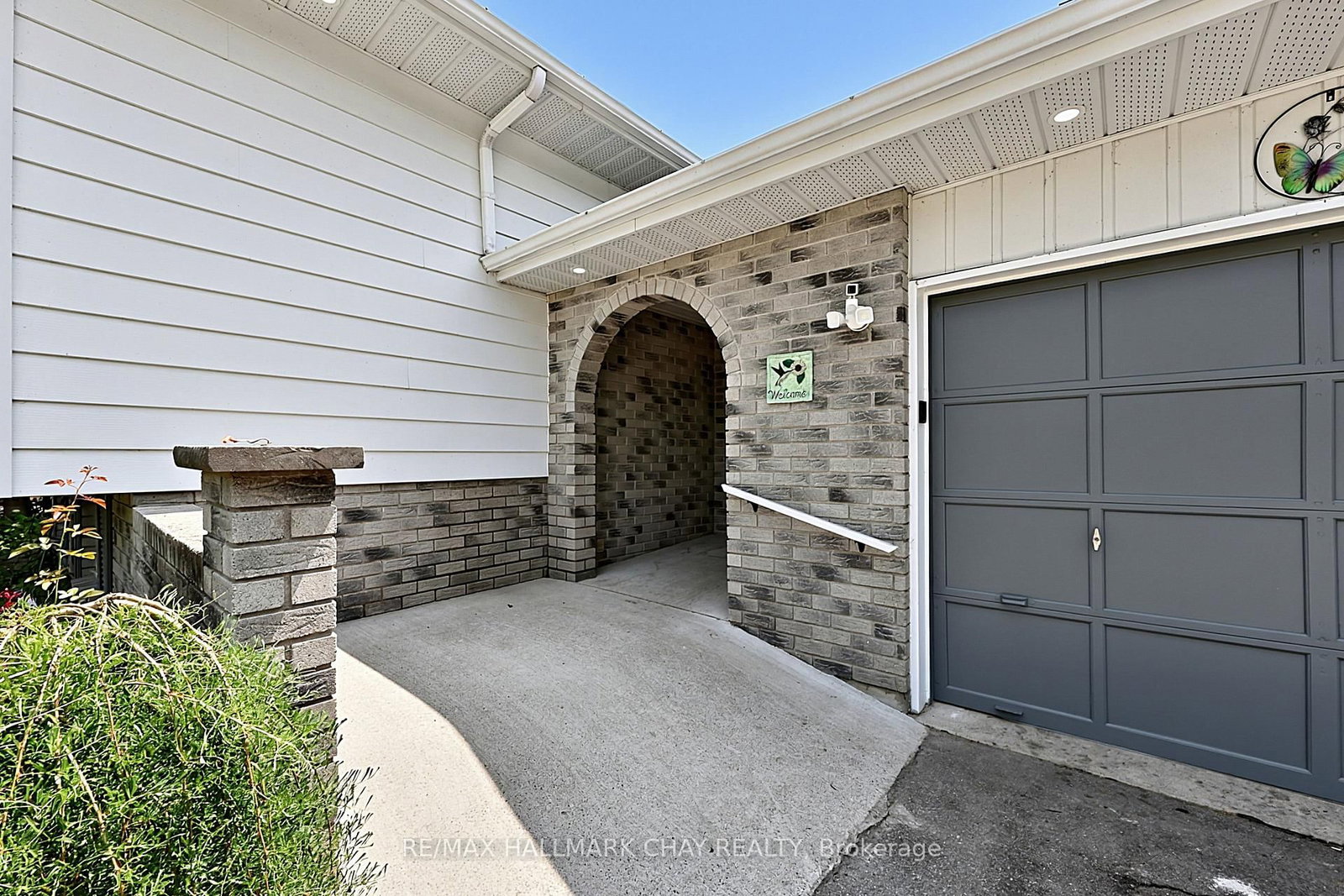 631 Lockhart Road • Innisfil, ON photo 4