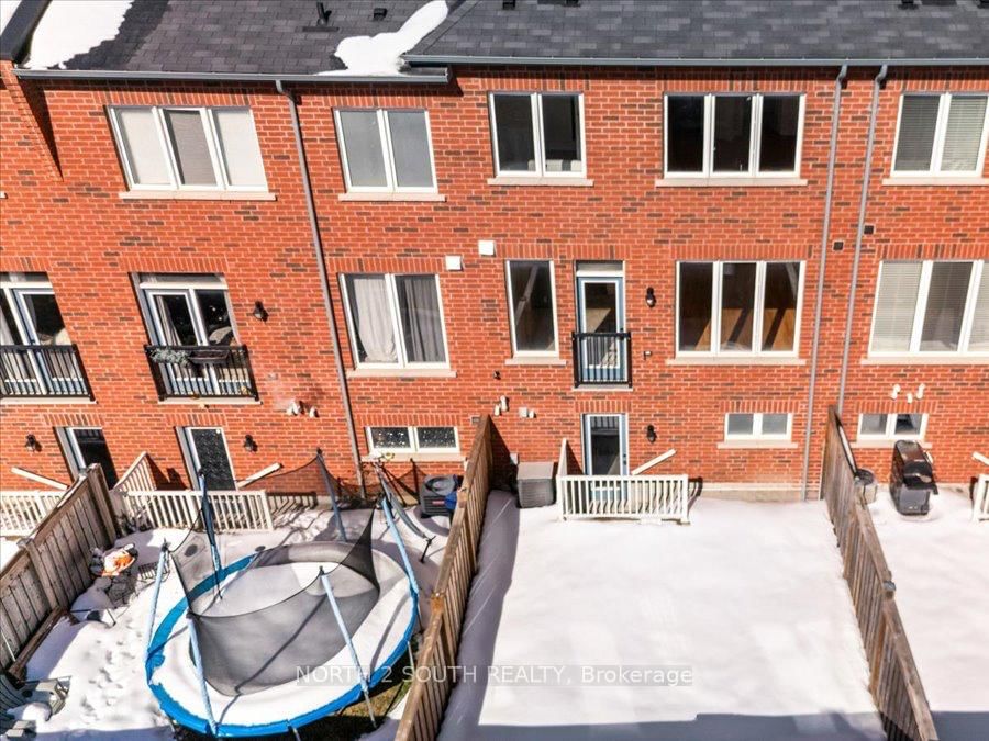 15 Gower Drive • Aurora, ON photo 9
