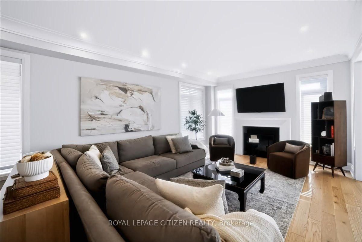 243 Ferragine Crescent • Bradford West Gwillimbury, ON photo 11