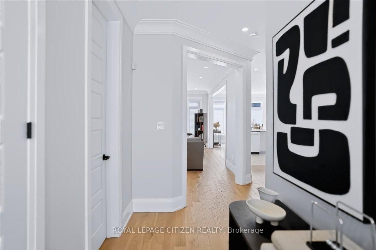 243 Ferragine Crescent • Bradford West Gwillimbury, ON photo 3