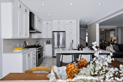 243 Ferragine Crescent • Bradford West Gwillimbury, ON photo 9
