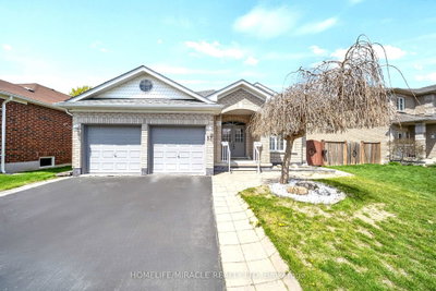 57 Bronze Crescent • Bradford West Gwillimbury, ON photo 3