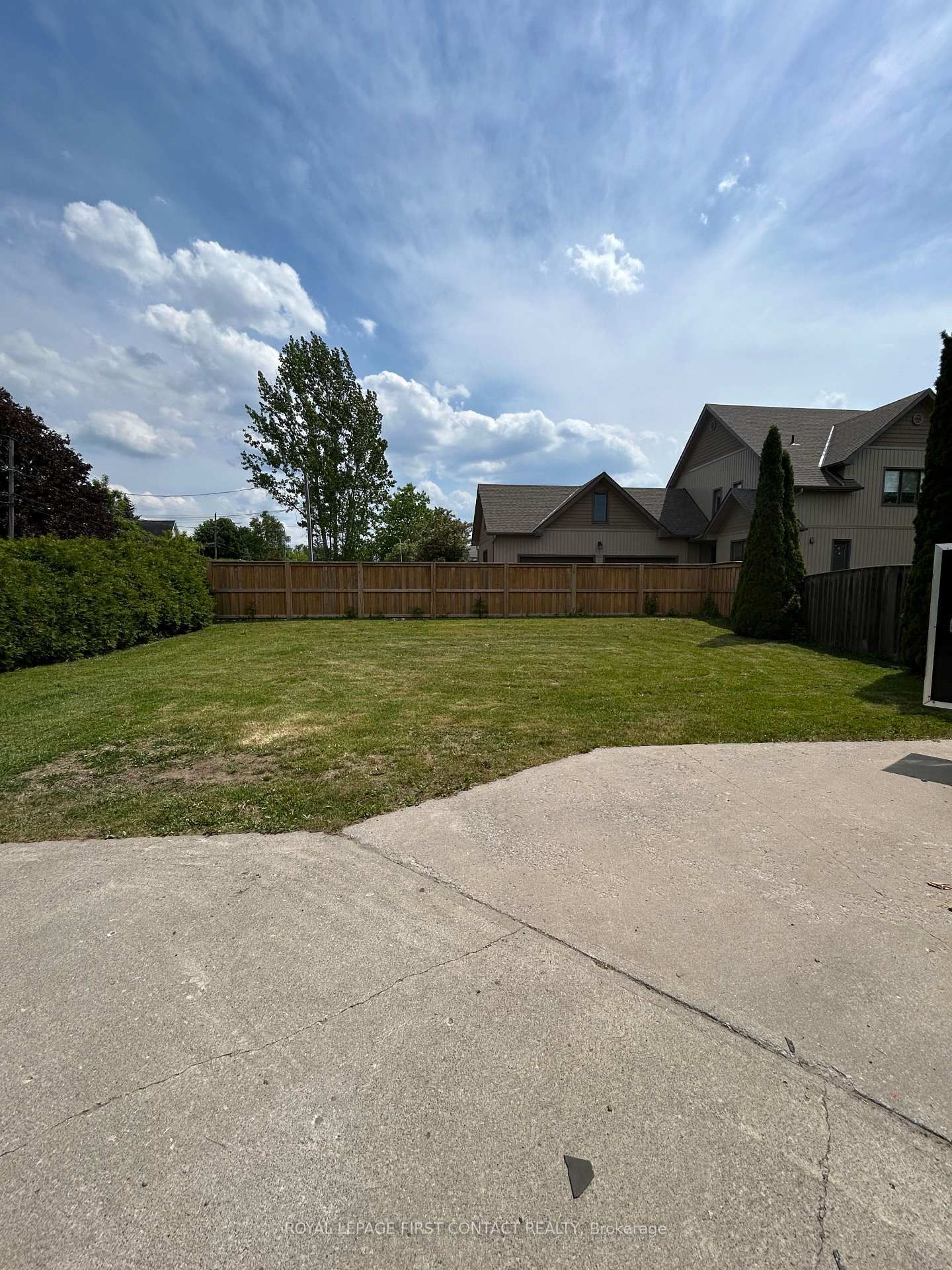 523 Lake Drive E • Georgina, ON photo 3
