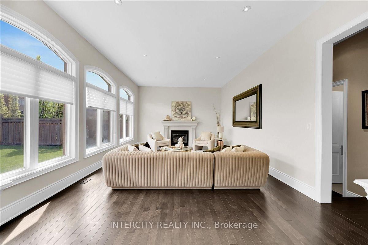 233 Carisbrooke Circle • Aurora, ON photo 21