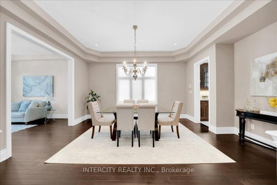 233 Carisbrooke Circle • Aurora, ON photo 8